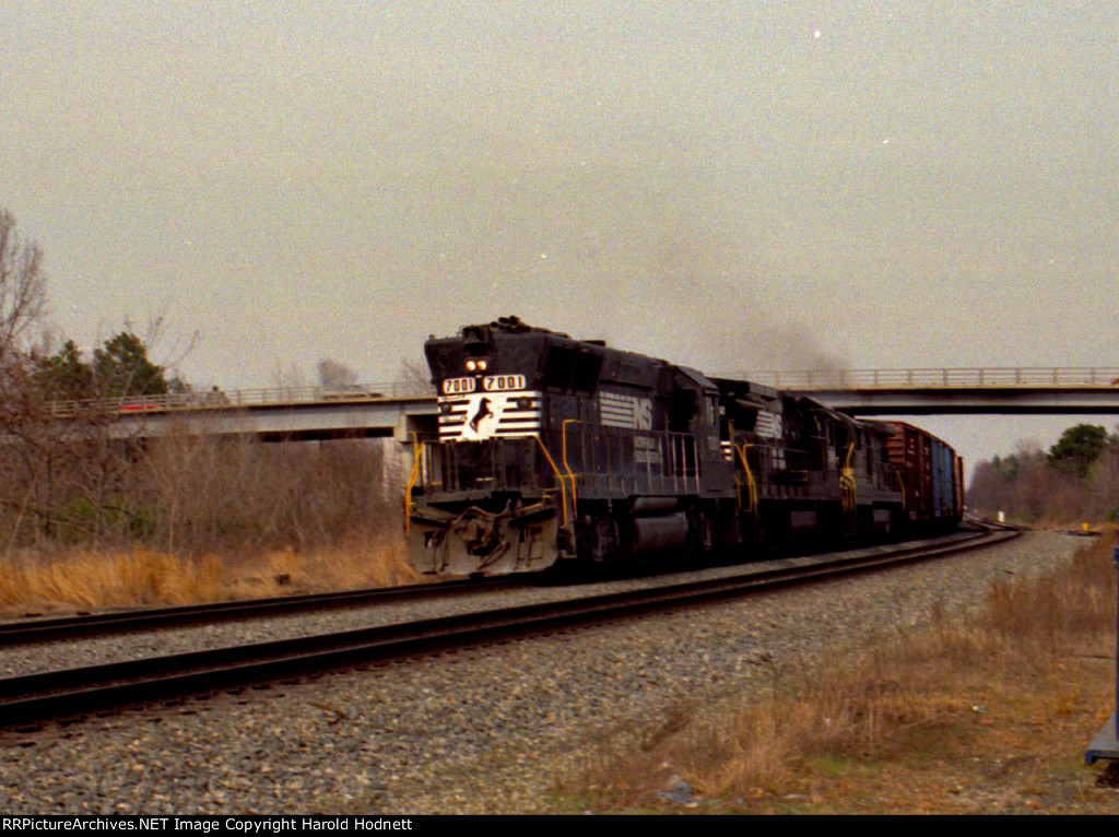 NS 7001 leads a train southbound